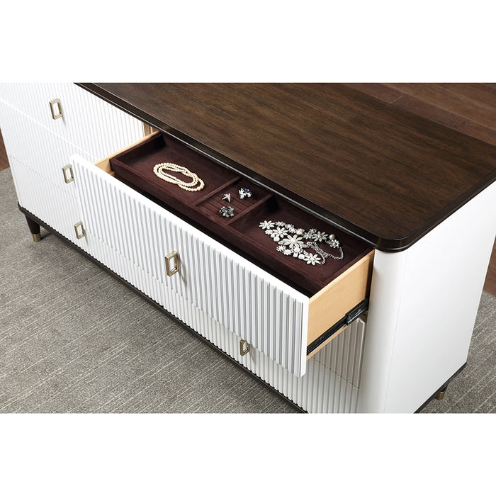 Dresser w/Jewelry Tray