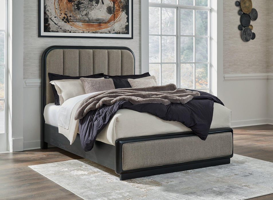 Rowanbeck Upholstered Bed